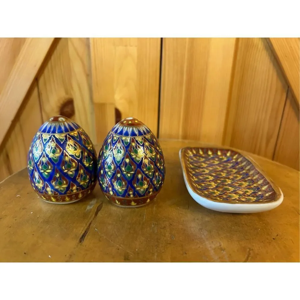 Vintage Hand Painted Thai Benjarong Gold Encrusted Porcelain Salt/Pepper Shakers